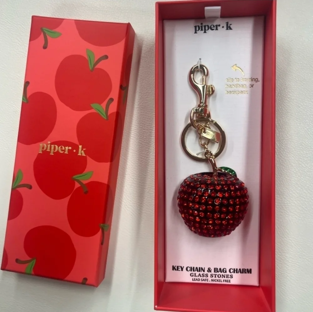 ❤️▪️Piper K ▪️Beautiful Rhinestone bling apple key chain bag charm 🍎